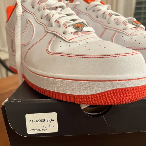 MENS AIR FORCE 1 '07 LV8 EMB. White & orange leather. - Picture 8 of 8